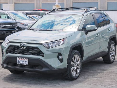 Certified 2021 Toyota RAV4 XLE Premium FWD image 5