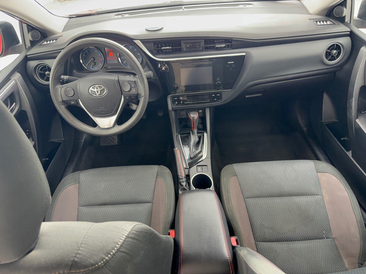 Used 2017 Toyota Corolla LE FWD image 17