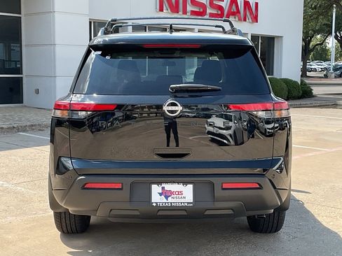 New 2025 Nissan Pathfinder SV w/ Black Appearance Package image 6