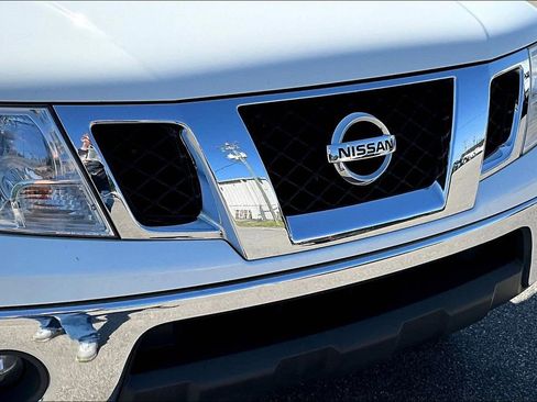 Used 2017 Nissan Frontier SL w/ Moonroof Package AWD/4WD image 36