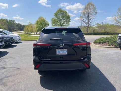 Used 2022 Toyota Highlander LE image 15