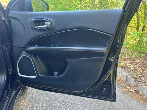 Used 2020 Jeep Compass Limited image 13