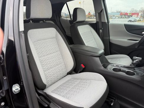 Used 2022 Chevrolet Equinox LT w/ Driver Convenience Package image 17