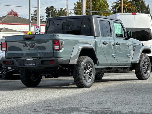 New 2026 Jeep Gladiator Sport AWD/4WD image 4