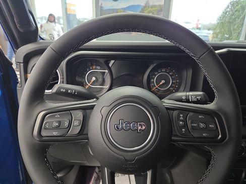 New 2025 Jeep Gladiator High Tide image 9