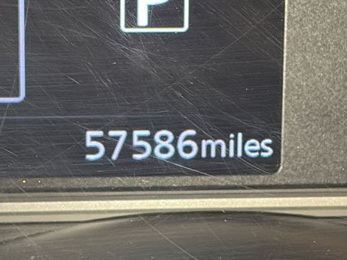 Used 2024 Nissan Versa SV FWD image 5