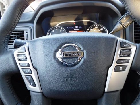 Certified 2022 Nissan Titan SV w/ SV Convenience Package image 15