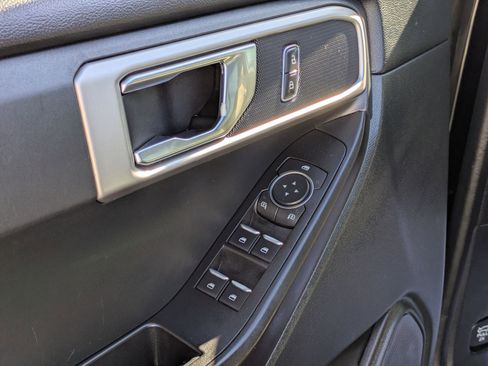 Used 2021 Ford Explorer 2WD image 12