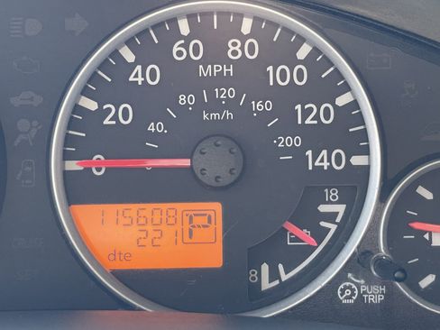 Used 2013 Nissan Frontier SL w/ Moonroof Pkg image 15