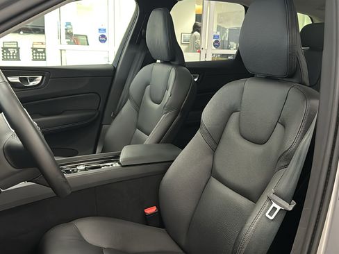 Used 2025 Volvo XC60 B5 Plus AWD/4WD image 23