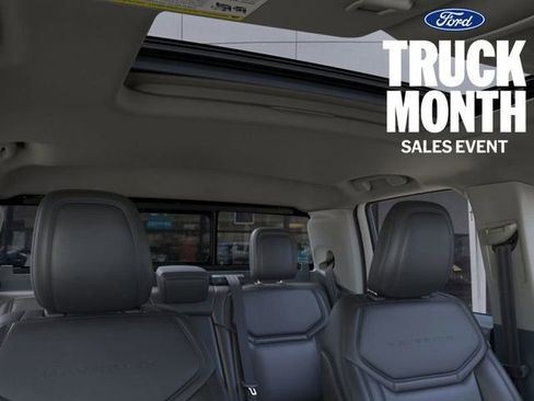 New 2025 Ford Maverick Lariat w/ Black Appearance Package image 12