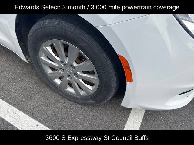 Used 2018 Chrysler Pacifica L FWD image 3