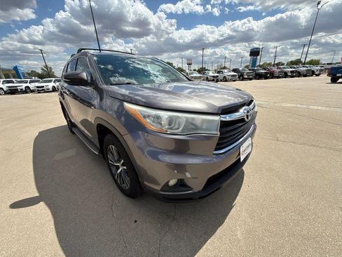 Used 2016 Toyota Highlander XLE AWD/4WD image 5