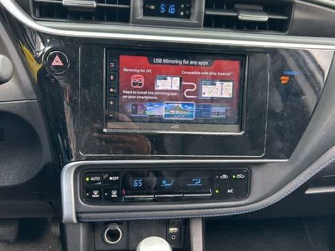 Used 2019 Toyota Corolla SE image 18