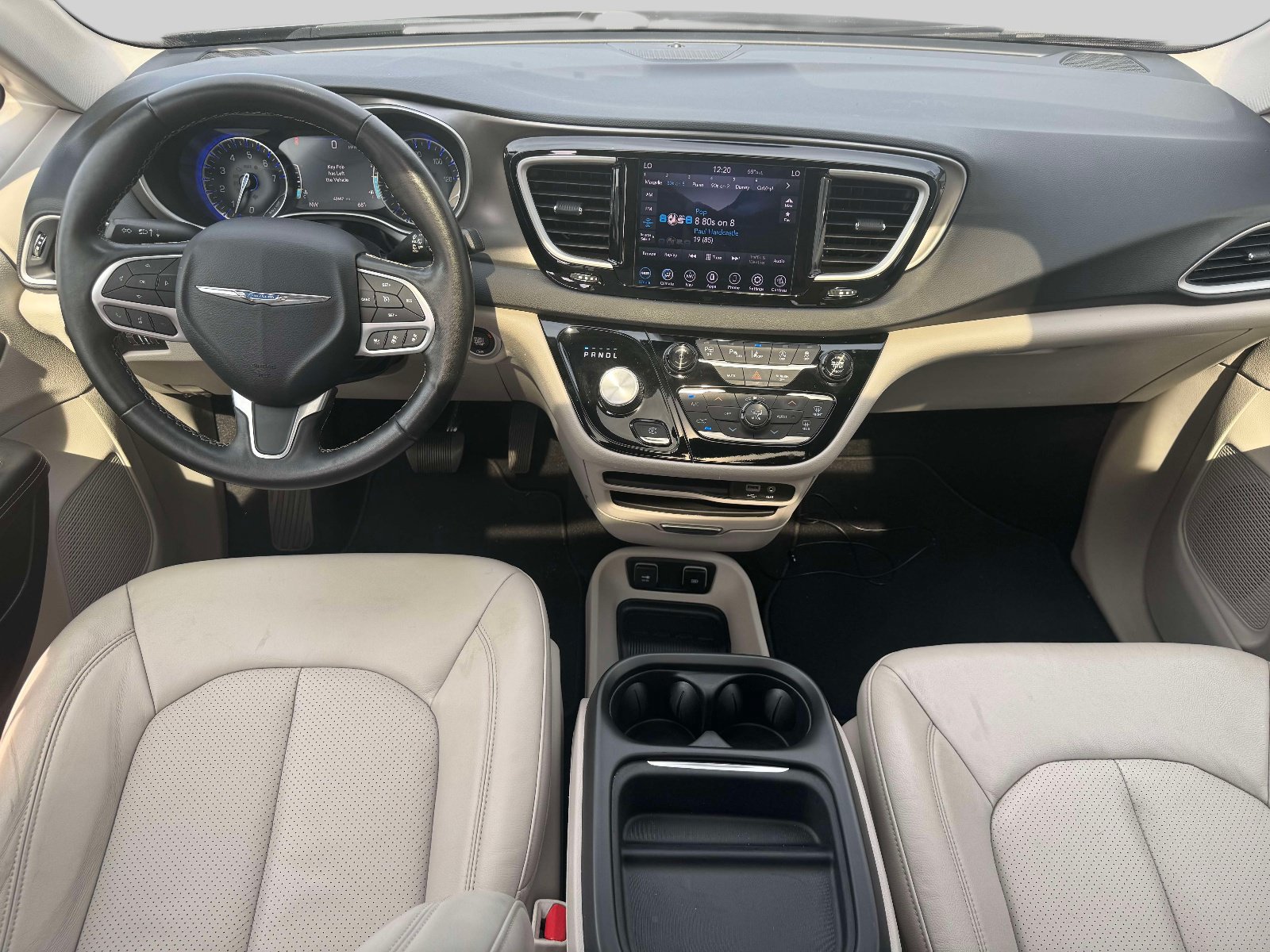Used 2020 Chrysler Pacifica Touring-L w/ Advanced Safetytec Group FWD image 2