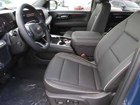 New 2025 Chevrolet Suburban Premier image 16