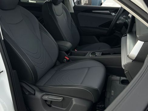 New 2026 Volkswagen Tiguan SE image 10