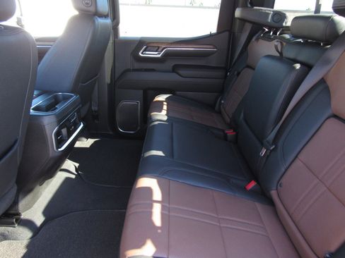 Used 2023 Chevrolet Silverado 1500 High Country w/ Z71 Off-Road Package image 13