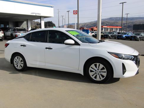 Used 2025 Nissan Sentra S image 9