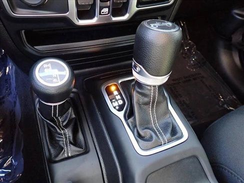 Used 2019 Jeep Wrangler Unlimited Sahara AWD/4WD image 16