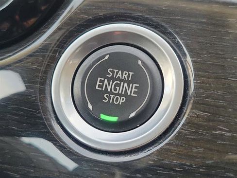 Certified 2022 Cadillac XT6 Premium Luxury image 70