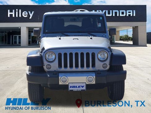Used 2015 Jeep Wrangler Unlimited Sahara w/ Connectivity Group image 6