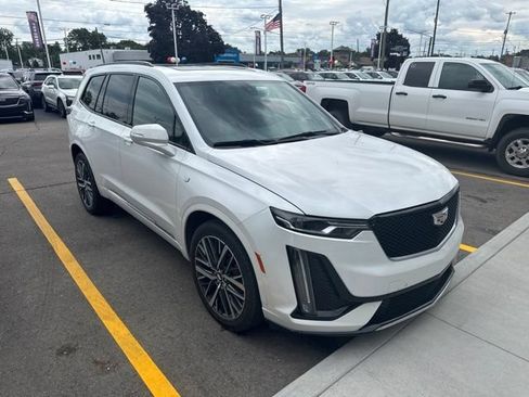 Used 2023 Cadillac XT6 Sport w/ LPO, Floor Liner Package AWD/4WD image 2