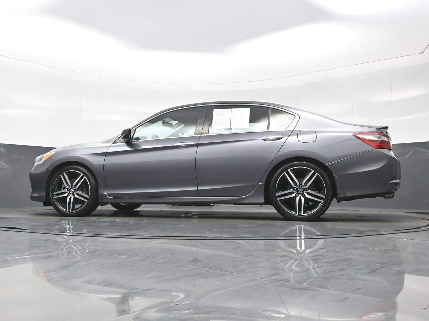 Used 2017 Honda Accord Sport image 30