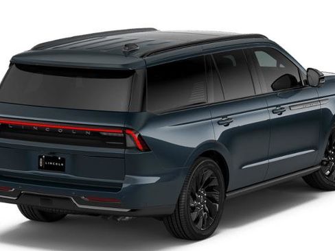 New 2026 Lincoln Navigator Reserve AWD/4WD image 2