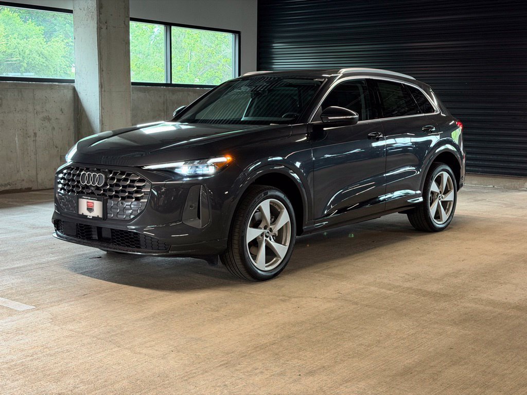 Used 2026 Audi Q5 Premium Plus w/ Premium Plus AWD/4WD image 1