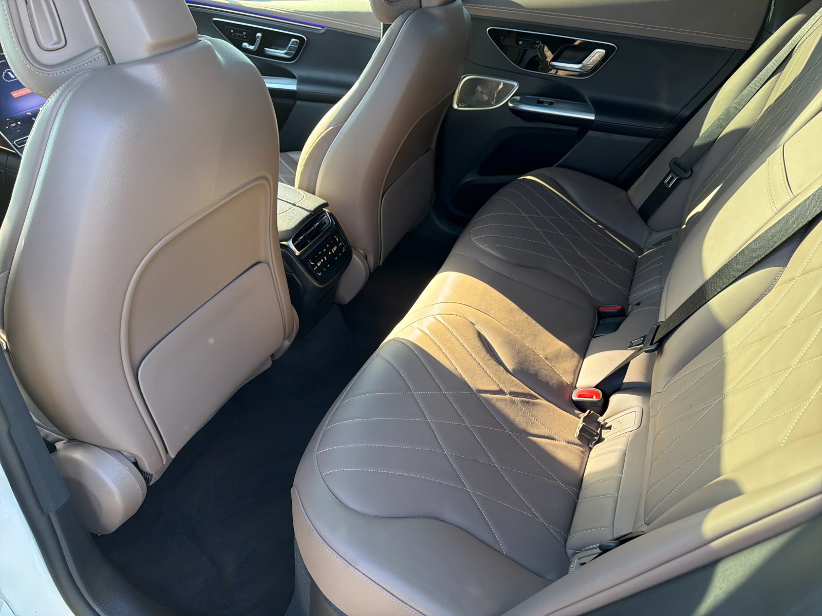 Used 2023 Mercedes-Benz EQE 500 4MATIC SUV w/ Pinnacle Trim Package image 9