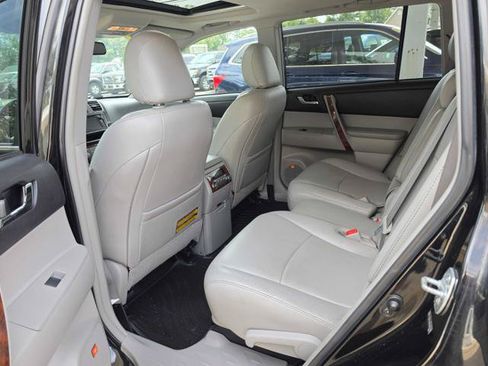 Used 2013 Toyota Highlander Limited AWD/4WD image 12