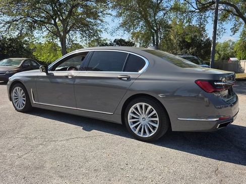 Used 2022 BMW 740i xDrive w/ Premium Package image 5