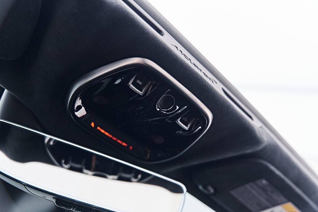 Used 2025 McLaren Artura Spider RWD image 74