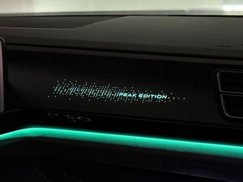 Used 2024 Volkswagen Atlas Peak Edition SE image 20