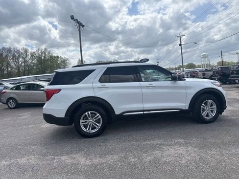 Used 2021 Ford Explorer XLT w/ Equipment Group 202A AWD/4WD image 14