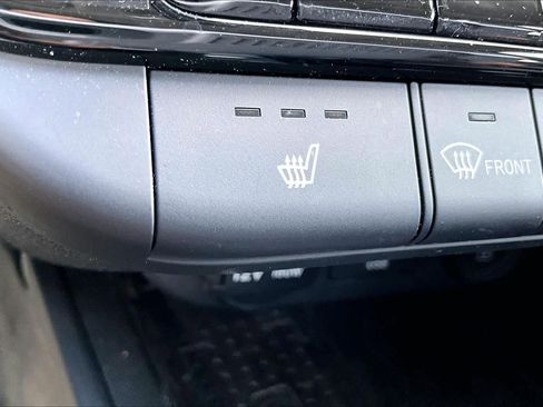 Used 2022 Hyundai Elantra Limited w/ Preferred Accessory Package image 36