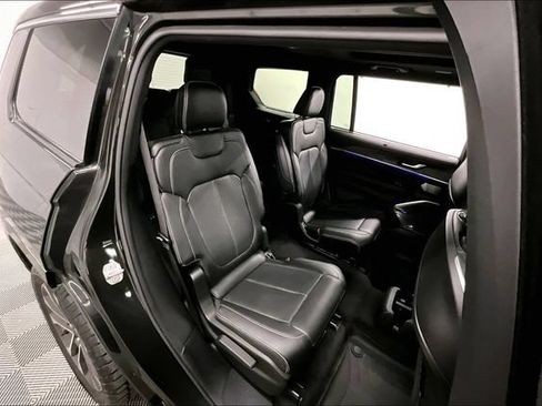 Used 2022 Jeep Grand Cherokee L Overland w/ Luxury Tech Group IV AWD/4WD image 26