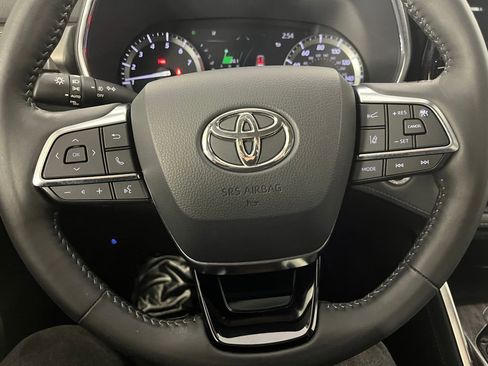 Used 2021 Toyota Highlander Limited image 24