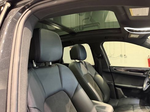 Used 2021 Porsche Macan AWD/4WD image 45
