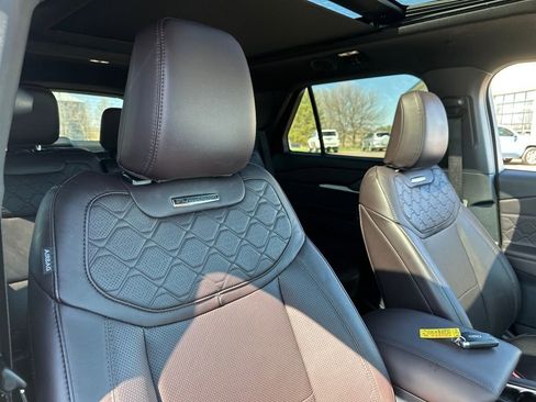 Used 2025 Ford Explorer Platinum w/ LUX Leather Package image 32