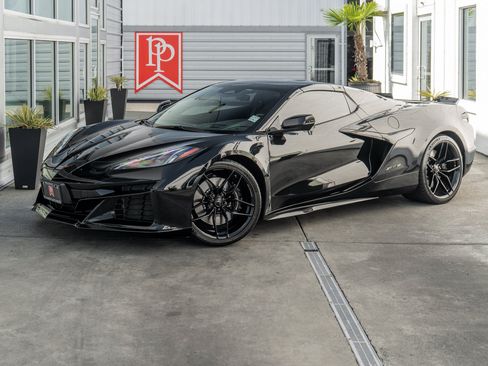 Used 2025 Chevrolet Corvette Z06 RWD image 2