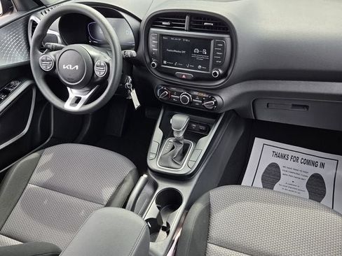 Used 2025 Kia Soul LX w/ LX Technology Package FWD image 14