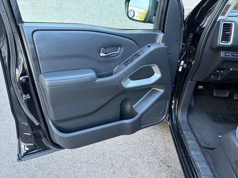 Used 2022 Nissan Frontier SV AWD/4WD image 11