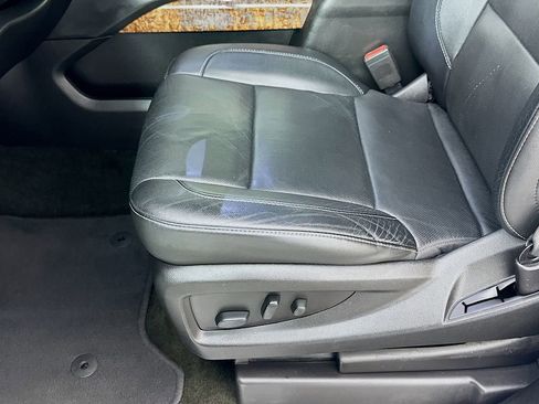 Used 2018 Chevrolet Suburban Premier image 20