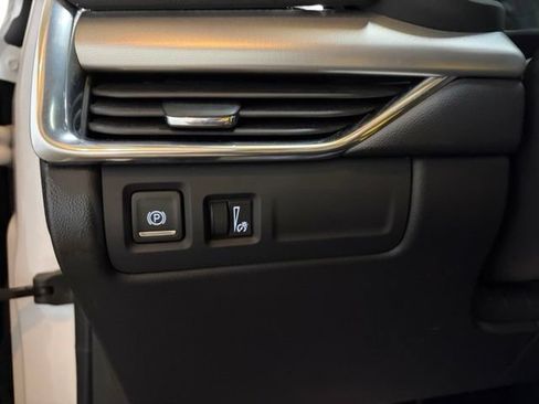 Used 2020 Cadillac XT4 Premium Luxury w/ Cold Weather Package FWD image 39