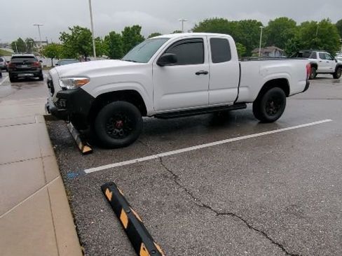 Used 2022 Toyota Tacoma SR RWD image 7