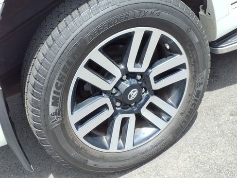 Used 2017 Toyota 4Runner Limited AWD/4WD image 7