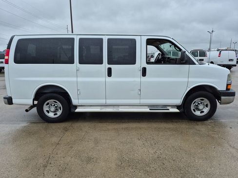 Used 2006 Chevrolet Express 3500 Passenger w/ LT Preferred Equipment Group RWD image 8