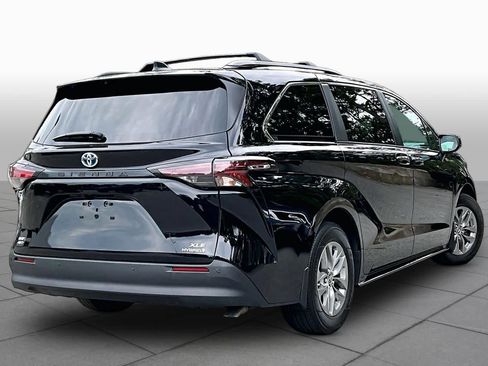 Used 2023 Toyota Sienna XLE w/ XLE Plus Package AWD/4WD image 12